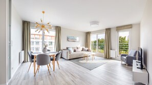 아파트 (5/23/1) | 거실 공간 | 평면 TV