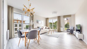 Apartemen (5/23/1) | Area keluarga | TV layar datar