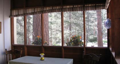 Little Pine Cabin/ 1 bed, 1 Bath