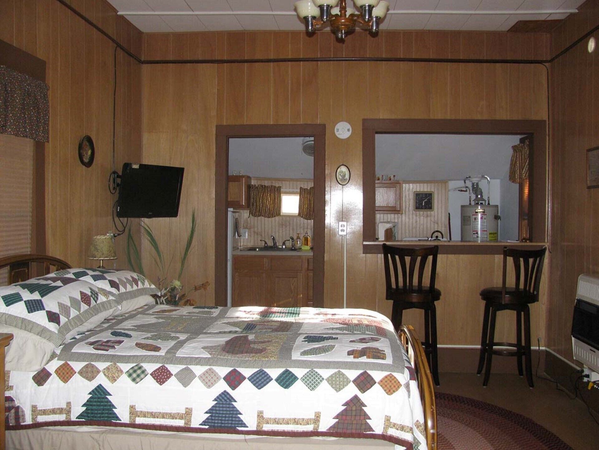 1 slaapkamer, een strijkplank/strijkijzer, gratis wifi, beddengoed