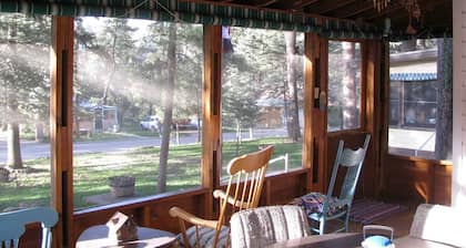 Big Pine Cabin / 4 chambres / 1 1/2 bain