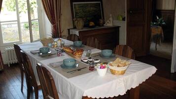 Petit déjeuner continental compris tous les jours