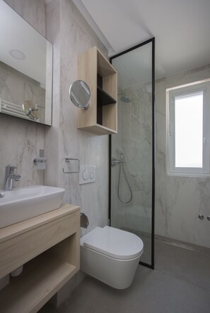 Classic Apartment | Bathroom | Shower, hair dryer, towels, toilet paper - Magic Stone House (Baska Voda)