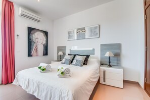 2 chambres, fer et planche à repasser, Wi-Fi gratuit, draps fournis