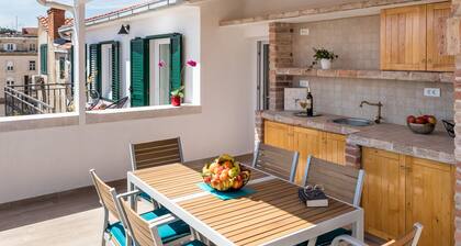 Appartement avec terrasse magique sur les vieux toits, à cÎté du palais de Dioclétien