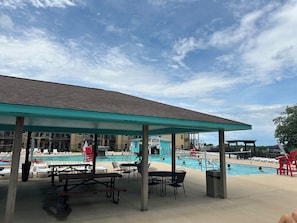 Piscine couverte, piscine extérieure