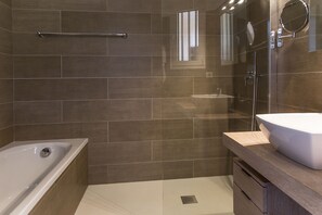 Villa (A) | Bathroom | Hair dryer, towels - Funtana Marina (Porto-Vecchio)