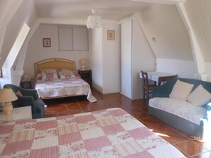 Vierbettzimmer | 1 Schlafzimmer, individuell dekoriert, individuell eingerichtet