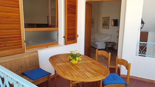 CALA GONONE - SARDINIA: GRECALE HOUSE WITH COURTYARD CAR