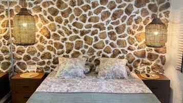 4 quartos, ferros/tábuas de passar roupa, berço de viagem