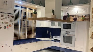 KylskÄp, mikrovÄgsugn, ugn och spishÀll