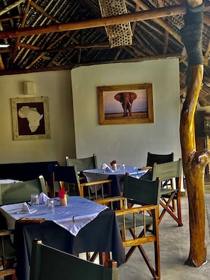 Breakfast, lunch and dinner served - Mvuvi Lodge Watamu (Watamu)