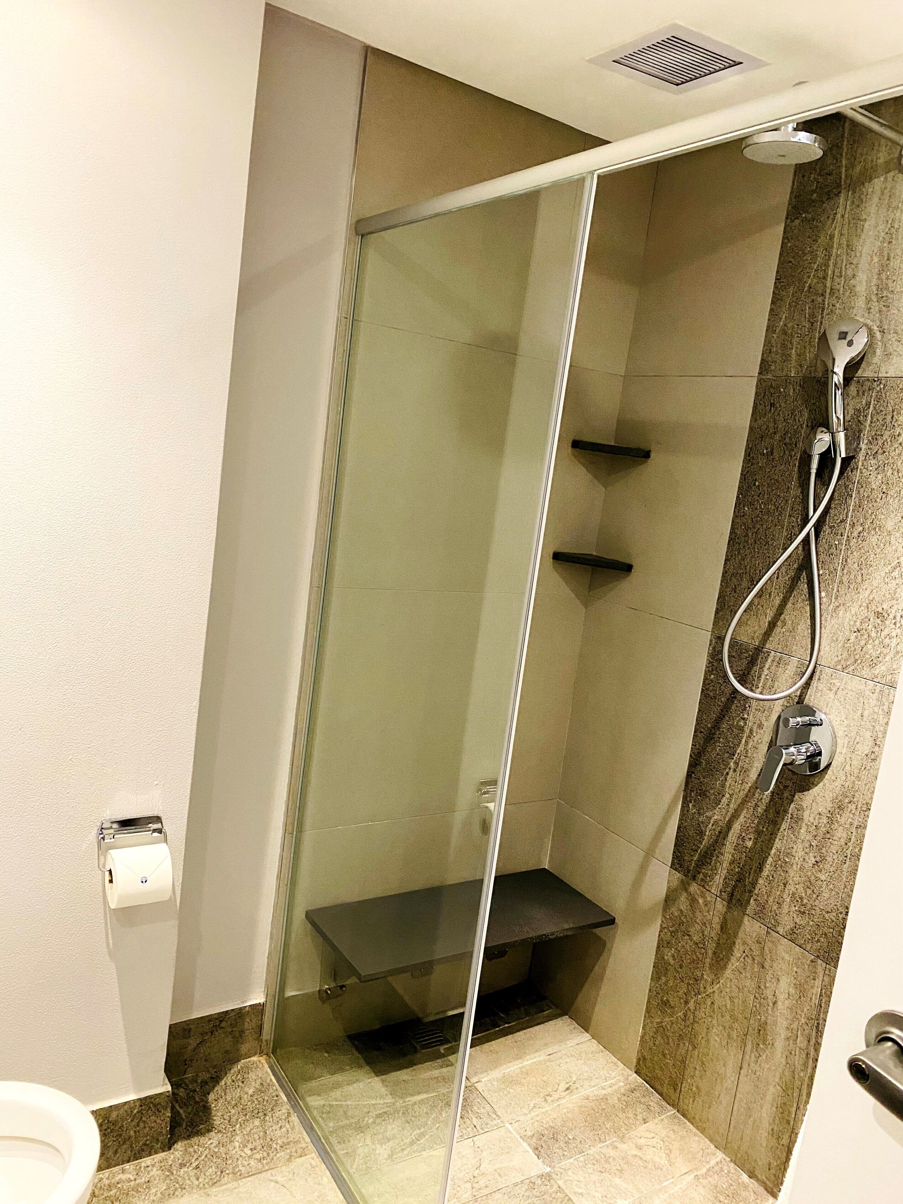 shower, rainfall showerhead, free toiletries, hair dryer