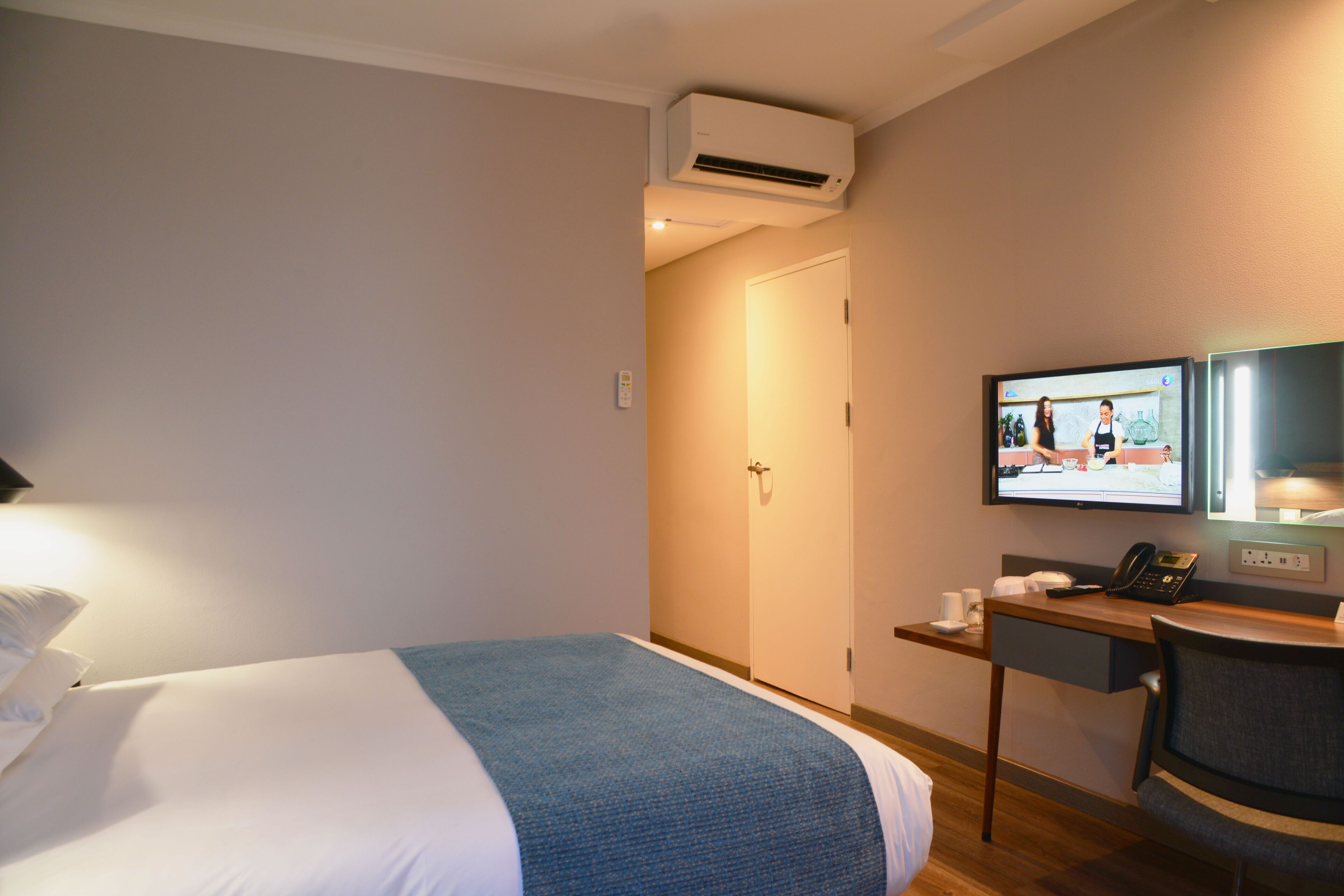 in-room safe, desk, soundproofing, free wifi