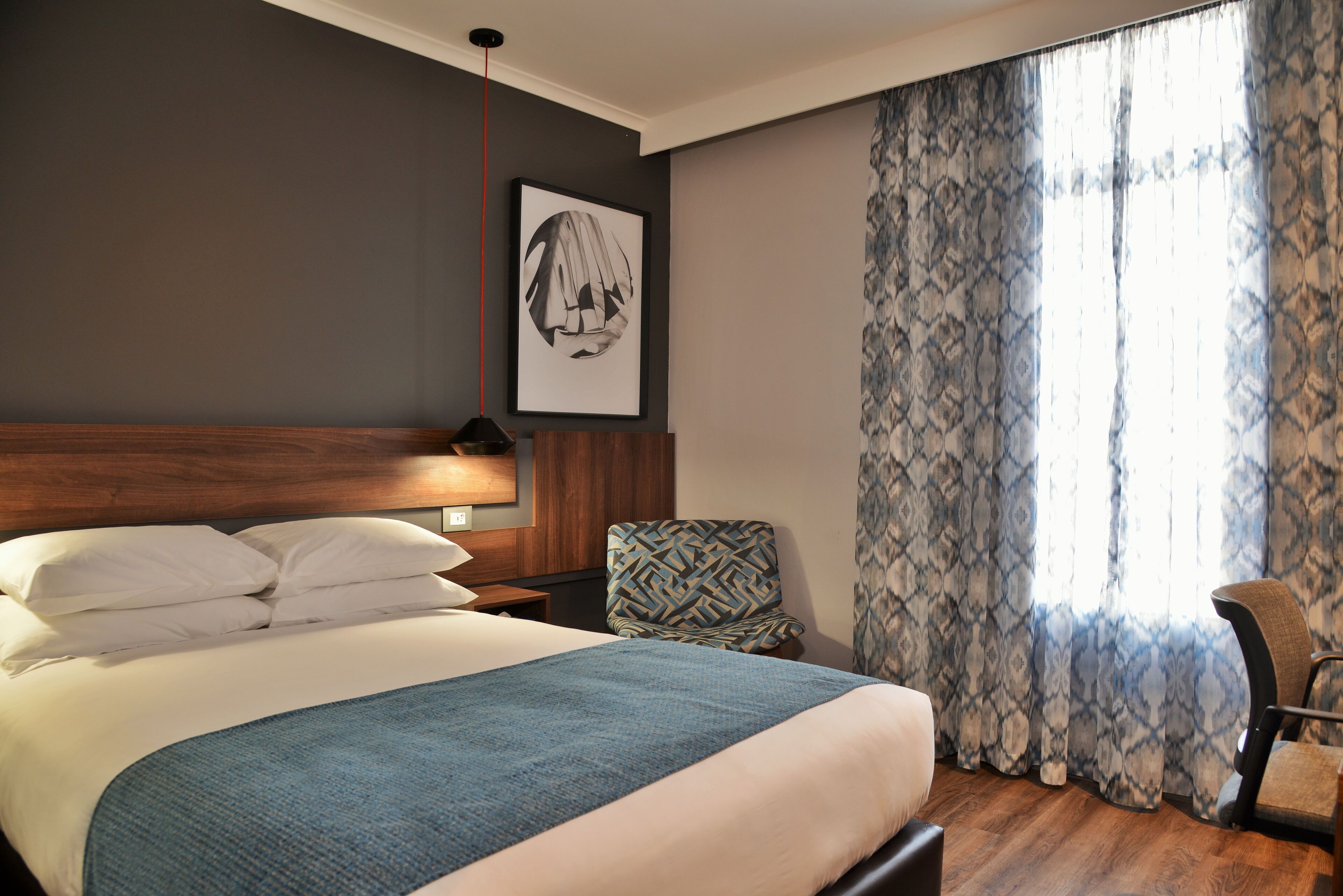 in-room safe, desk, soundproofing, free wifi