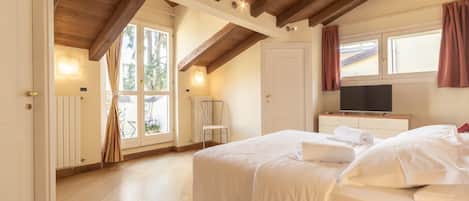 1 bedroom, iron/ironing board, bed sheets