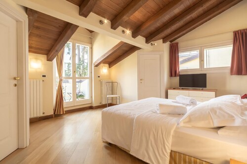 Santo Stefano Apartments  Attic with Terrace