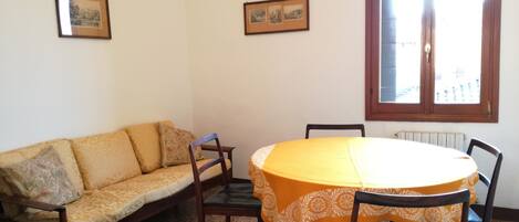 Apartment, 2 Bedrooms, Canal View | Living area