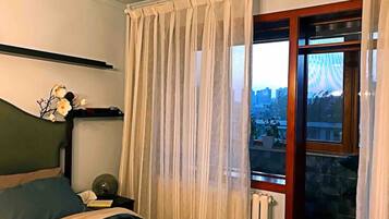 Apartament | Cortines opaques, wifi gratuïta i roba de llit