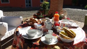 Free daily continental breakfast  - I Mosaici (Brozolo)