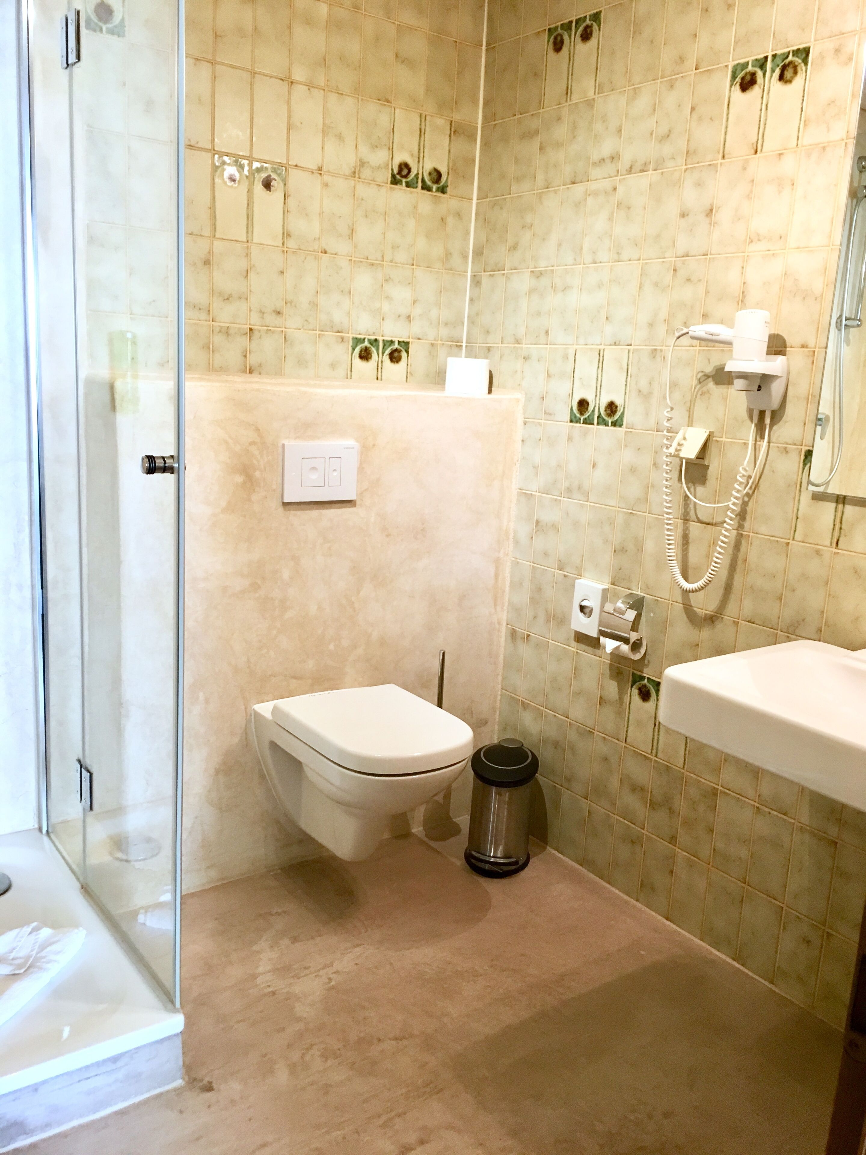 double room, private bathroom | bathroom | shower, hair dryer, towels