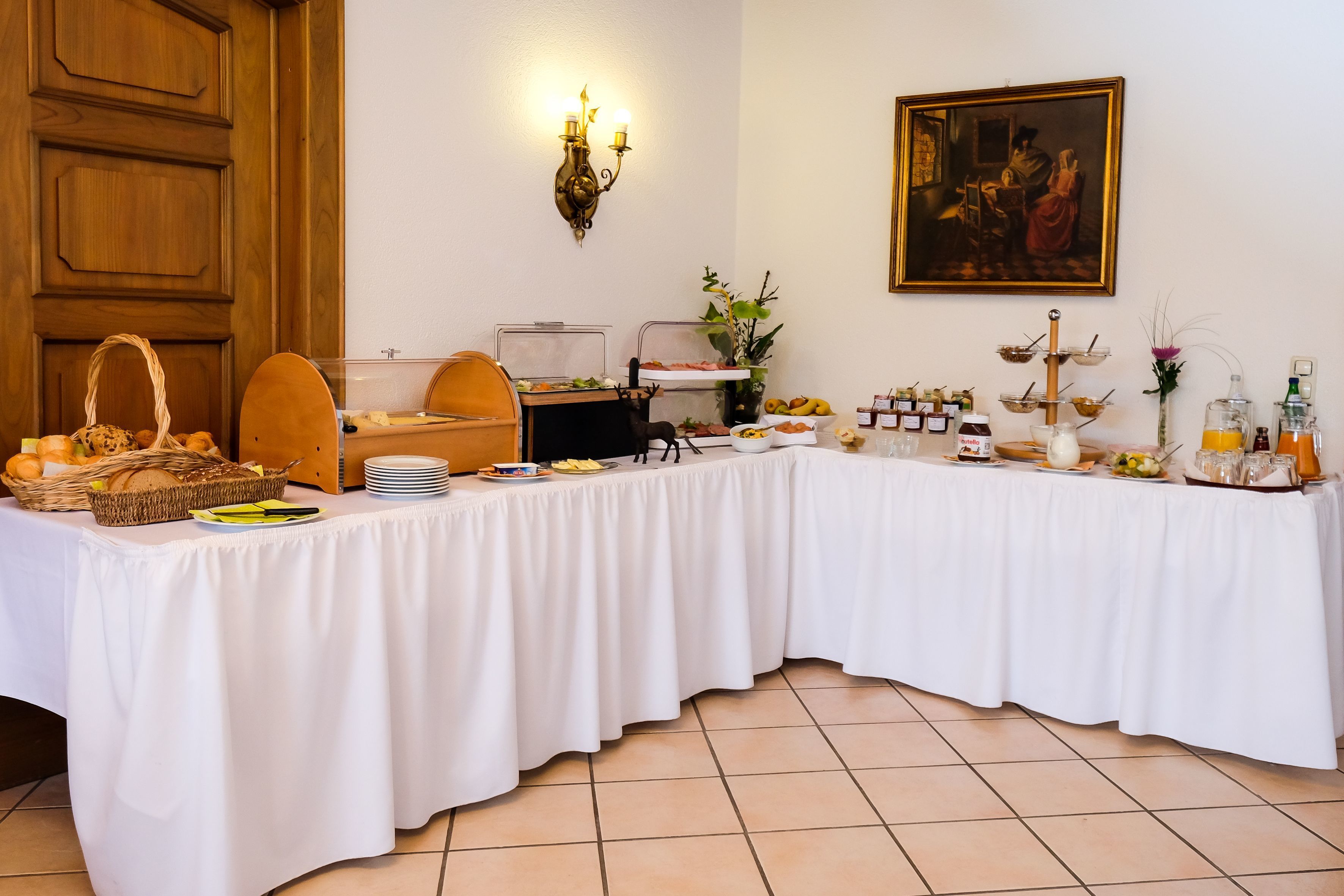 daily cooked-to-order breakfast (eur 9 per person)