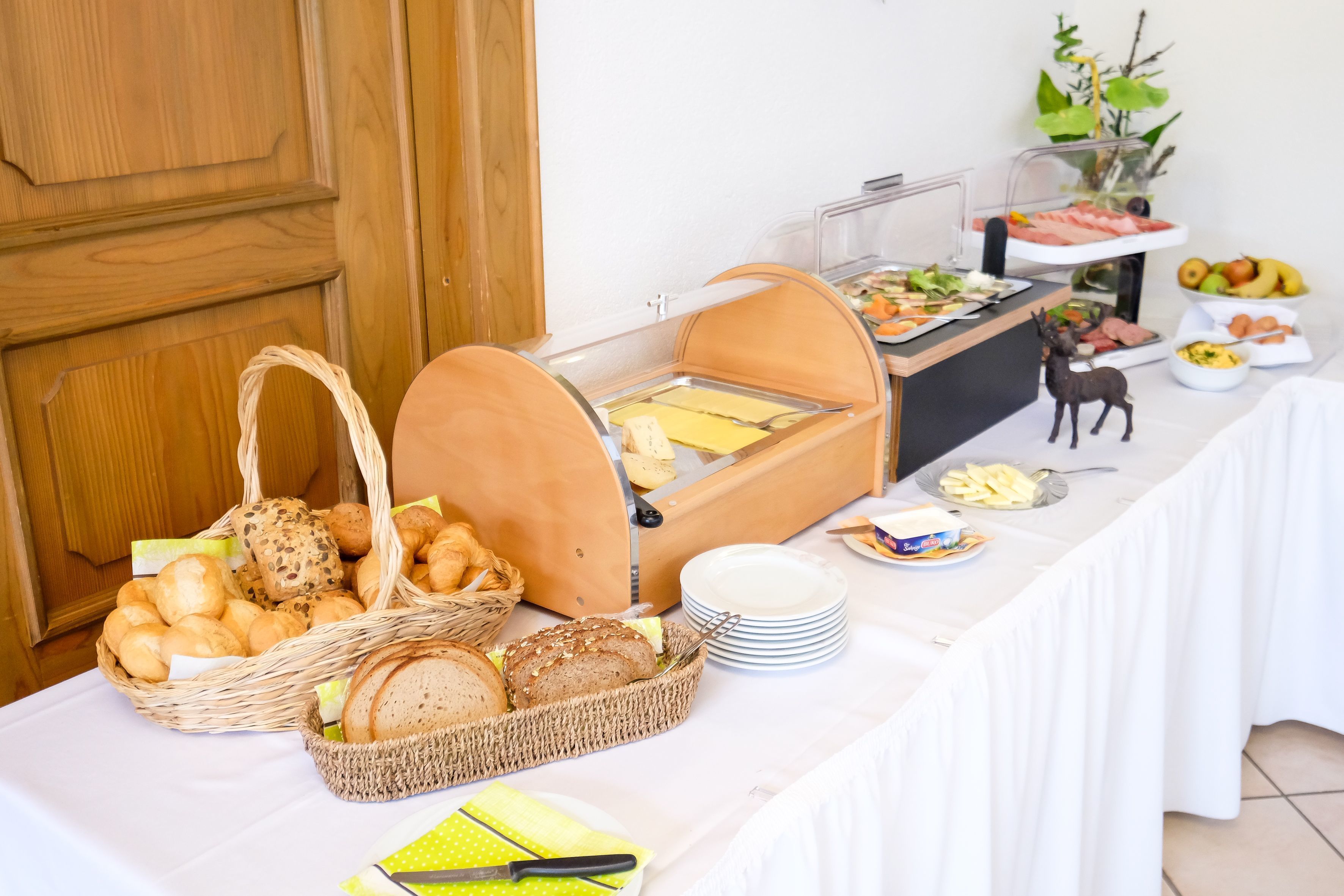 daily cooked-to-order breakfast (eur 9 per person)