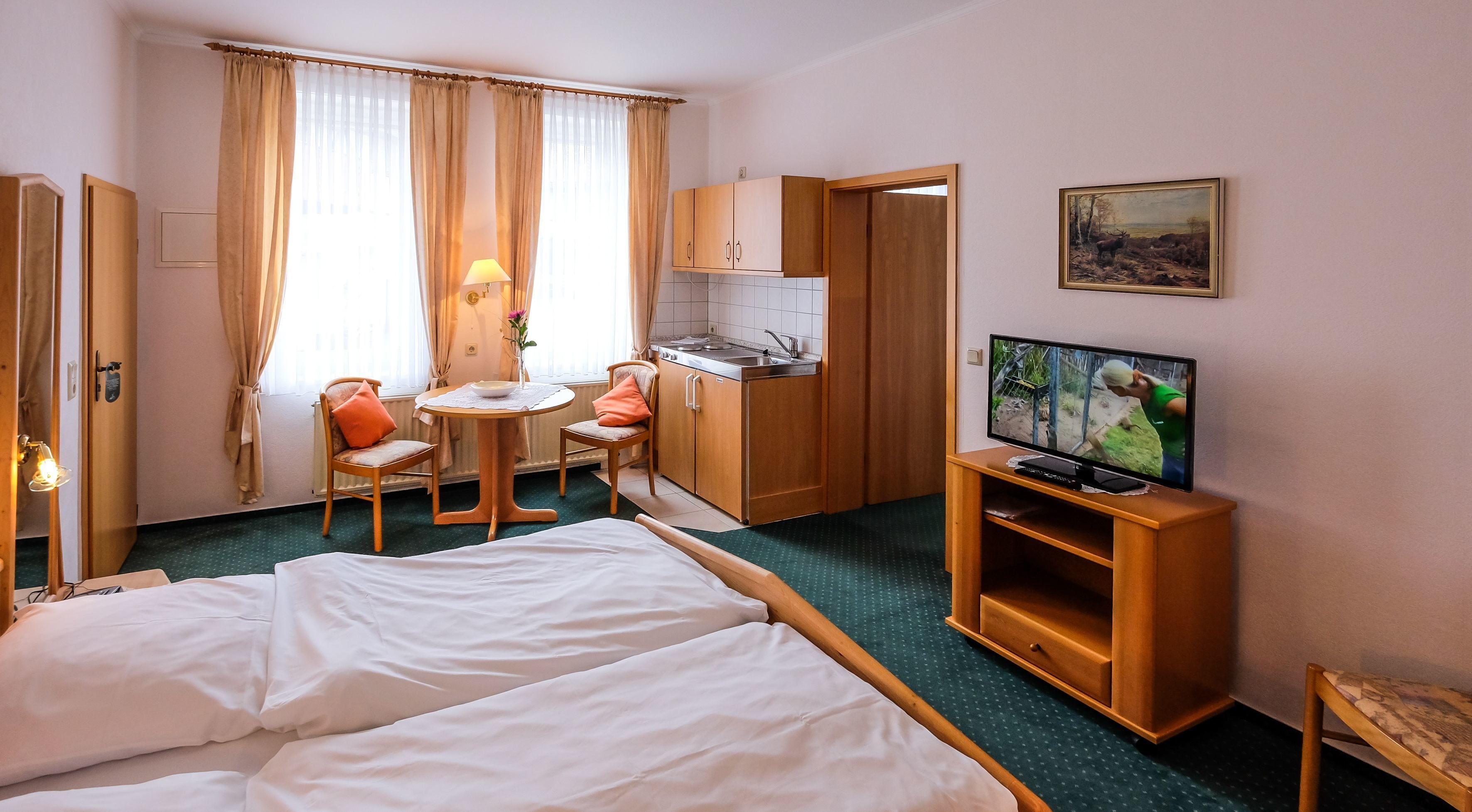 family apartment | 1 bedroom, desk, free wifi, bed sheets