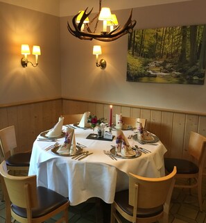 Lunch and dinner served, German cuisine