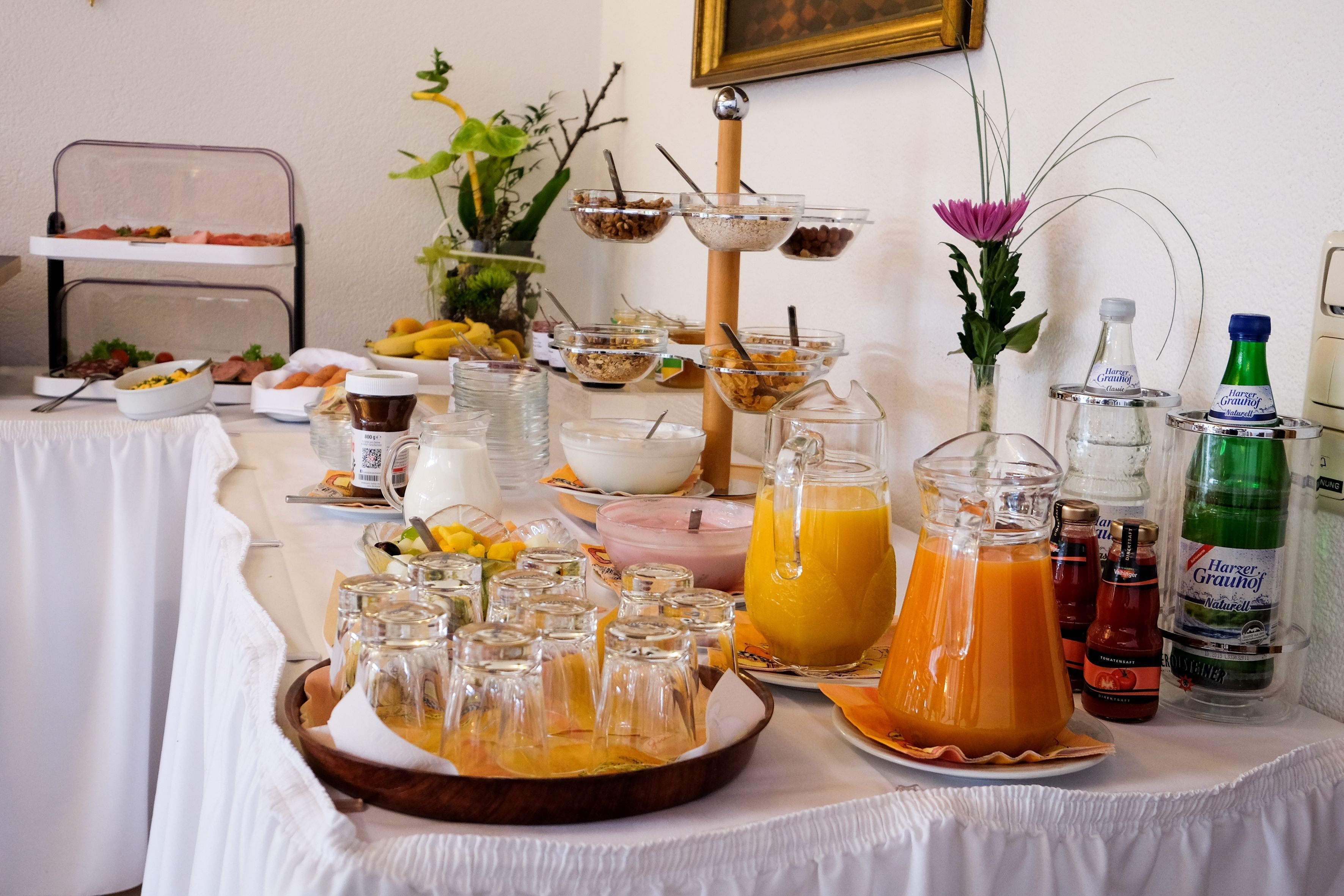 daily cooked-to-order breakfast (eur 9 per person)