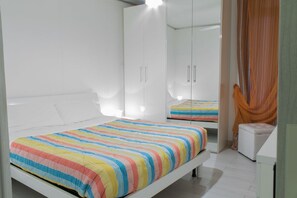 Apartment, 3 Bedrooms | 3 bedrooms, iron/ironing board, cots/infant beds, free WiFi