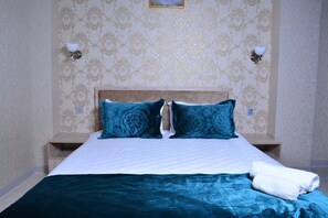 2 bedrooms, minibar, blackout drapes, iron/ironing board - Rast Hotel Baku (Baku)