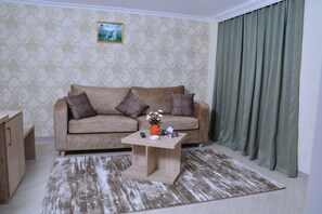 Deluxe Double Room, 1 Queen Bed, Courtyard View | Living area | Flat-screen TV - Rast Hotel Baku (Baku)