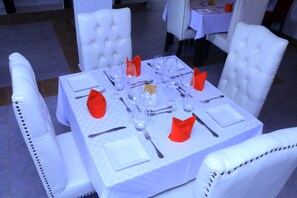 Breakfast, lunch, dinner served; local and international cuisine - Amelia Hotel Karen (Nairobi)