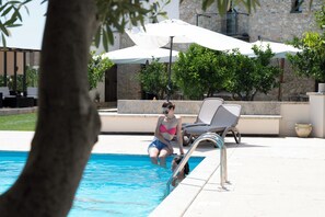 Seasonal outdoor pool, sun loungers - Oikos in Terre di Zaccanello (Racalmuto)