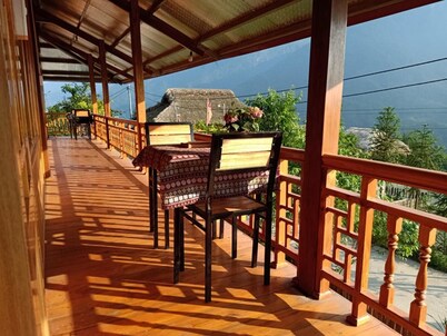 Lenh Family House - Hostel