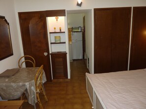 1 bedroom, iron/ironing board, travel crib, WiFi