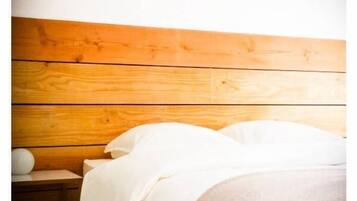 4 slaapkamers, een strijkplank/strijkijzer, gratis wifi, beddengoed