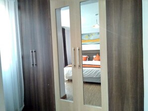 Huoneisto, 3 makuuhuonetta | Ylelliset vuodevaatteet, memory foam -patjalliset sängyt, työpöytä