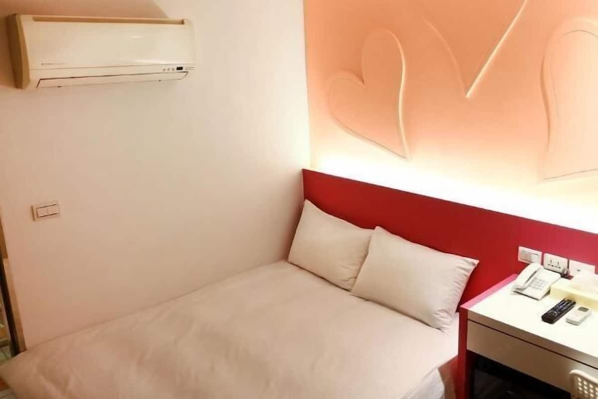 1 bedroom, soundproofing, free WiFi, bed sheets