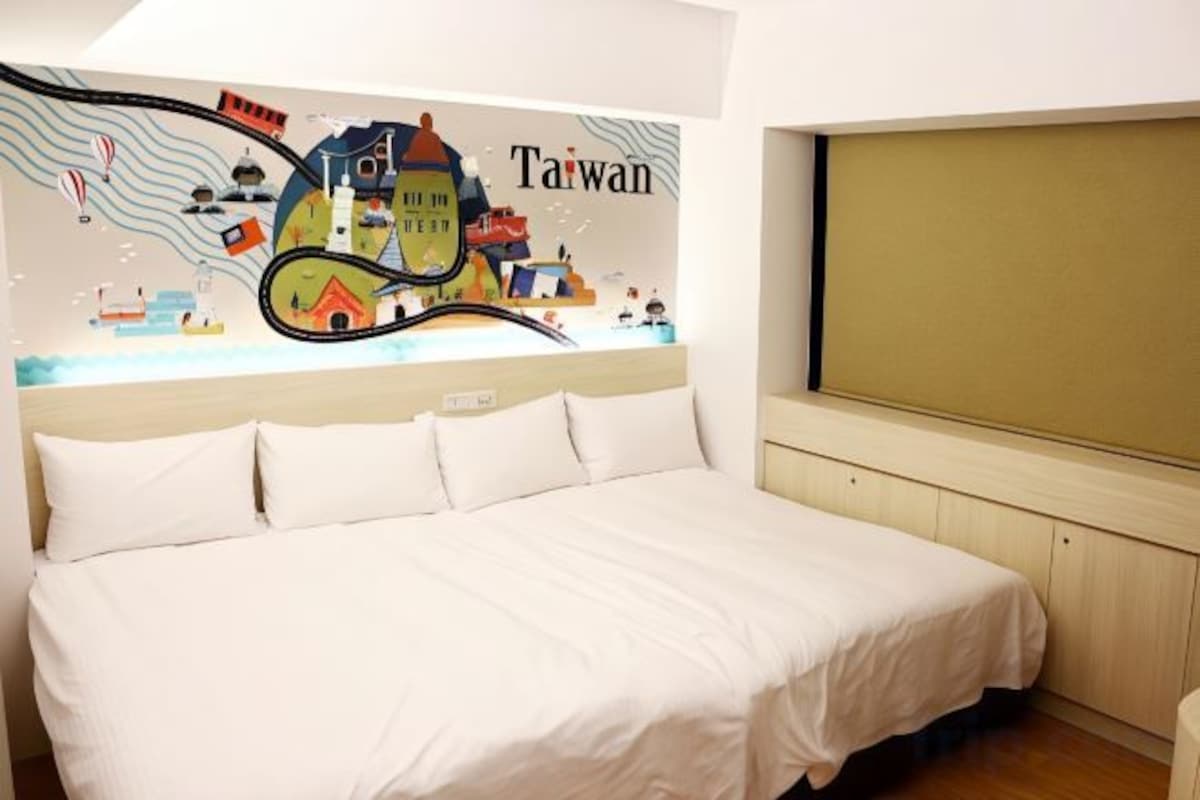 1 bedroom, soundproofing, WiFi (free), bed sheets