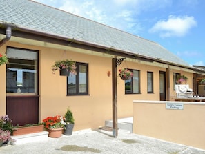 Property grounds - Sunny Corner Self Catering Holiday Cottage on the Lizard in Cornwall. (St Keverne)