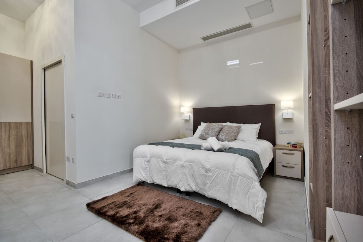 Family Room, Multiple Beds, City View (No1) | 1 bedroom, in-room safe, desk, laptop workspace