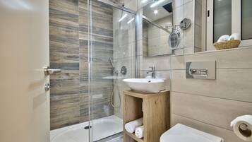 Traditional Room, Multiple Beds, City View (No5) | Bathroom sink