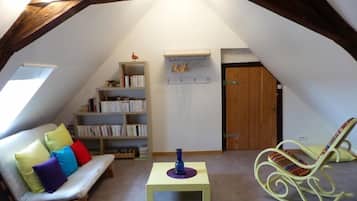 Suite Keluarga (Grenier) | Area keluarga | TV layar datar