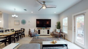 Dining - Shared Heated Pool with Water Slide, Golf Cart Access (Port Aransas)