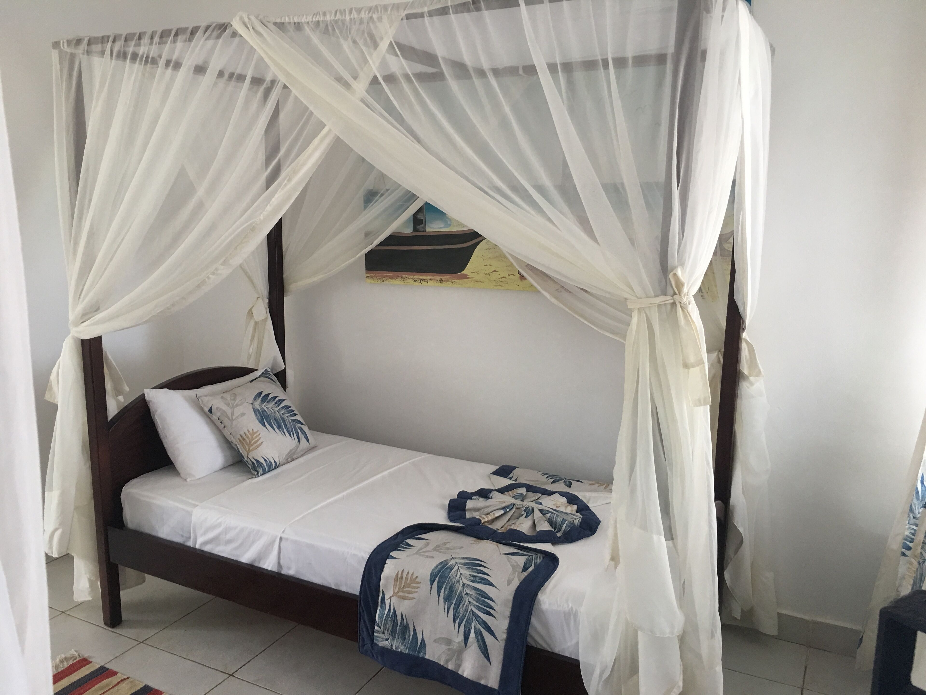 Literie de qualité, lit avec matelas en mousse à mémoire, coffre-fort
