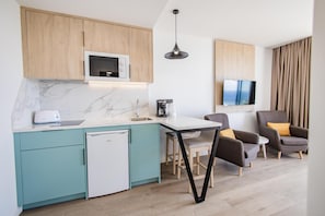 1 dormitori, caixa forta a l'habitació i cortines opaques