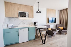 Fridge, microwave, stovetop, coffee/tea maker - Servatur Hartaguna - Adults Only (Mogan)