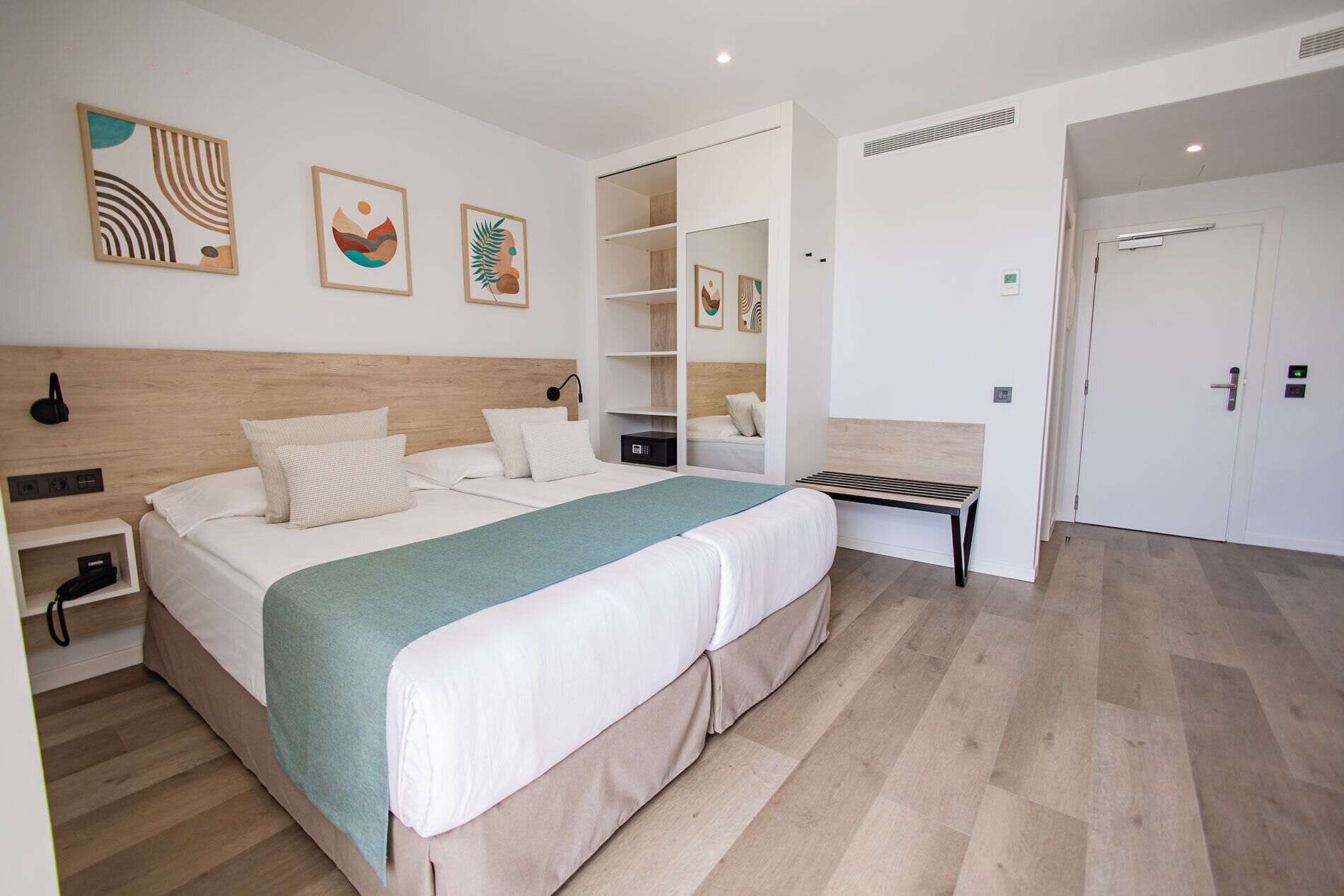 Värdeförvaringsskåp på rummet, mörkläggningsgardiner och gratis wi-fi